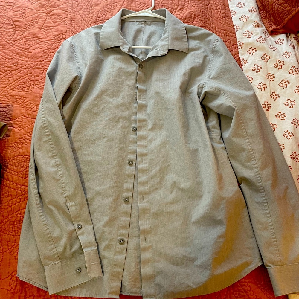 Mens Lululemon button up shirt.